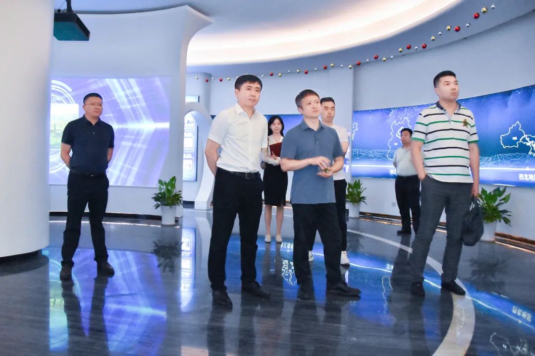 华融湘江银行莅临德赢VWIN考察交流(图4)