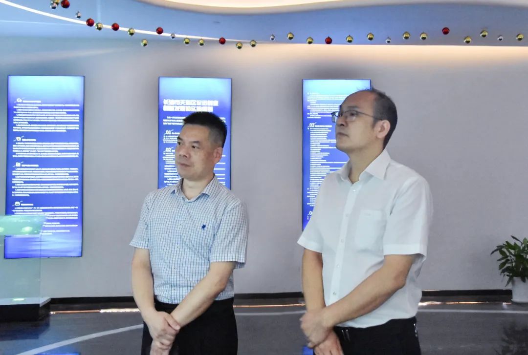 省政府开展研究中心调研德赢VWIN总部经济(图2)