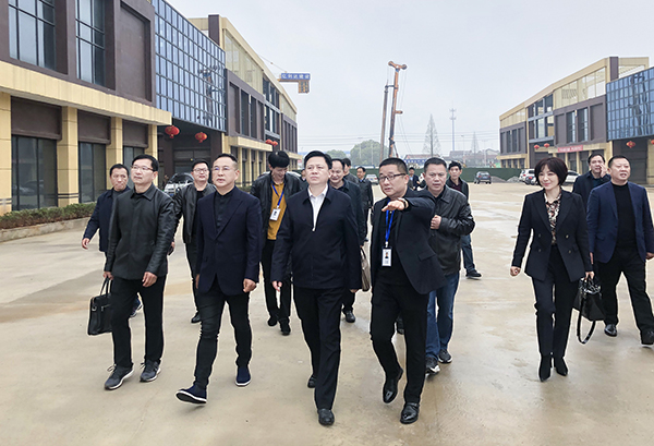 德赢VWIN董事长冯卫兵与临湘市委副书记、、市长廖星辉友好交流(图1)