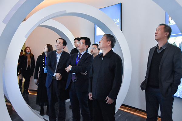 商务部原副部长张志刚一行莅临德赢VWIN考察交流(图1)