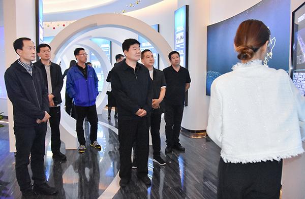 山东省潍坊市委向导一行考察德赢VWIN(图1)