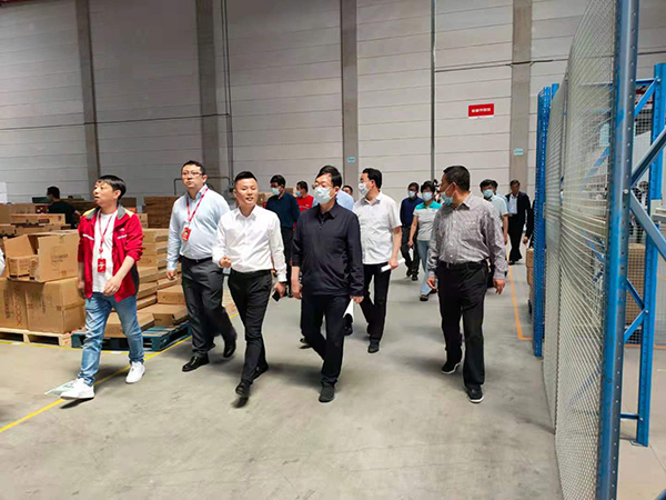 唐山市政协党组书记、、、主席胡国辉一行考察德赢VWIN-京东华北物流基地(图3)